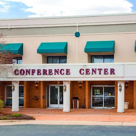 Clarion Hotel & Suites Convention Center Fredericksburg Exterior photo