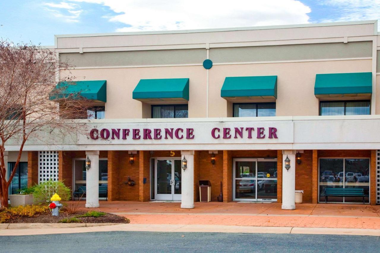 Clarion Hotel & Suites Convention Center Fredericksburg Exterior photo